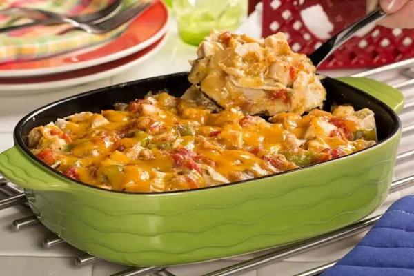 طرز تهیه چیکن کسترول؛ غذای لذیذ و مدرن برای مهمانی ها