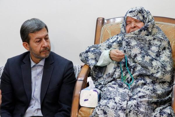  ابراز همدردی استاندار اصفهان با خانواده سردار سرافراز شهید ربانی 