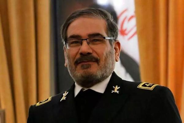   عکسی از شمخانی در ۲۶ سالگی در جبهه 