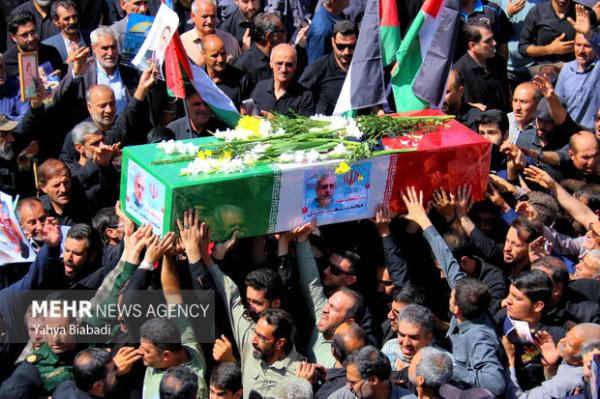 وداع باشکوه مردم قم با پیکر سرلشکر شهید محمد سعید ایزدی