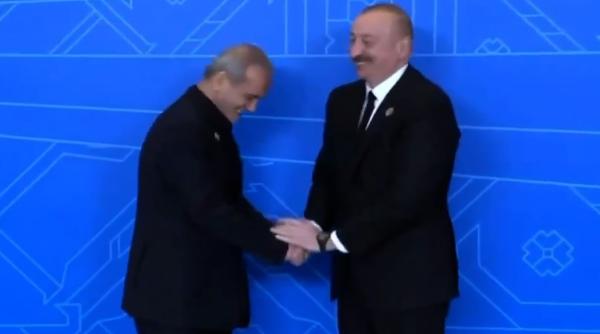  زبان بدن پزشکیان حین ملاقات با الهام علی‌اف در آذربایجان 