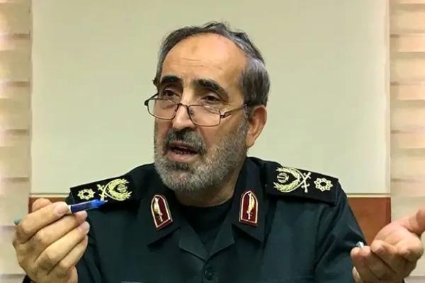  تصویری از شهید شادمانی در کنار شهید سید حسن نصرالله 