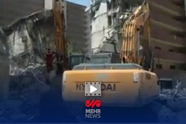 آواربرداری از ساختمان مسکونی شهرک شهید چمران