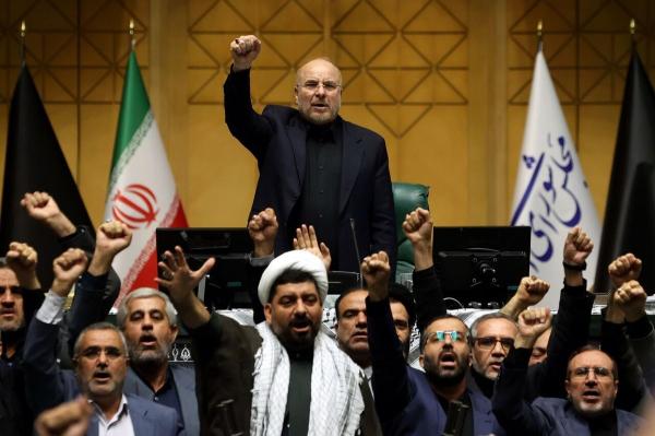 شعار مرگ بر آمریکا و مرگ بر اسرائیل نمایندگان پس از رای به طرح تعلیق همکاری‌ها با آژانس/ ویدئو 