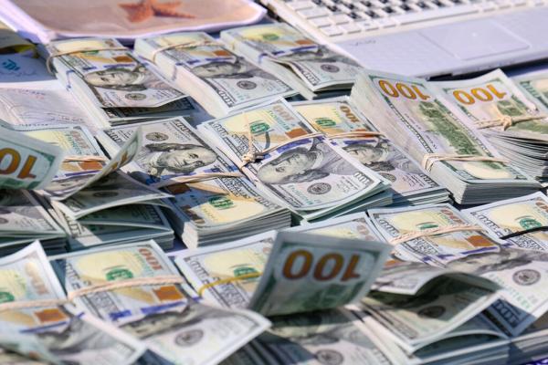 آخرین قیمت دلار، یورو و درهم در بازار ارز توافقی؛ عقبگرد دلار توافقی 