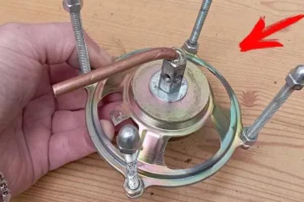 اختراع هوشمندانه از یک بلندگوی شکسته برای سفر و کمپینگ