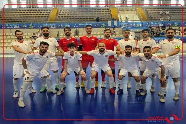 اعضای تیم ملی فوتسال ناشنوایان پیش از دیدار برابر ایتالیا در مسابقات قهرمانی جهان باز هم سلام نظامی دادند 