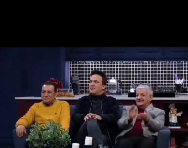 اجرای خنده دار شرکت کننده پرانرژی در برنامه شب آهنگی با آهنگ گفتی میخوام رو ابرا همدم ستاره ها شم./ حامد آهنگی کم مونده تشنج کنه از خنده...