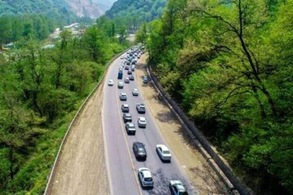  جاده چالوس برای چهارمین روز متوالی یک‌طرفه شد 