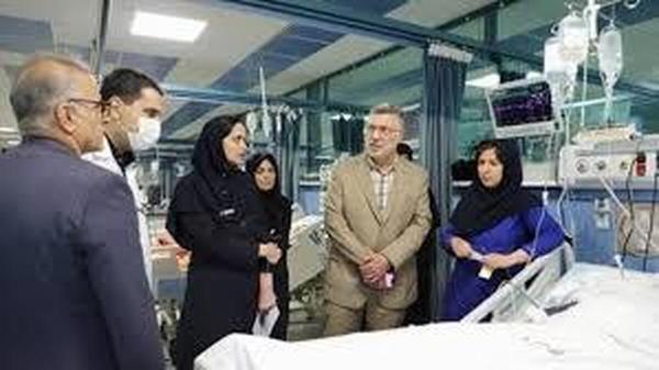  عیادت معاون درمان وزارت بهداشت از مجروحان حادثه حمله رژیم صهیونیستی به ساختمان صداوسیما 