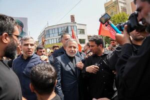 عکس/ حضور وزیر امور خارجه در مراسم تشییع شهدا