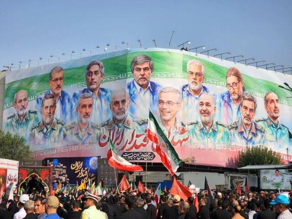 گزارشی از مراسم تشییع شهدای اقتدار در تهران/ وداع مردم تهران با قهرمانان مقاومت؛بدرقه سرداران و دانشمندان شهید/ ویدئو