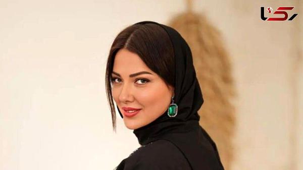  سلفی آسانسوری لیلا اوتادی با استایل سبز و لاکچری و کیف مارکدار شیک 