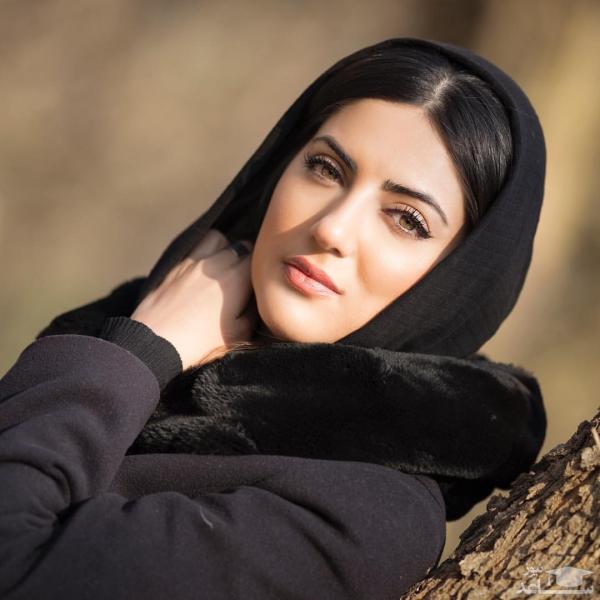 استایل تابستانی و متفاوت هلیا امامی در یکی از خاص‌ترین لوکیشن‌ها / چه خوشگله اینجا مگه نه؟