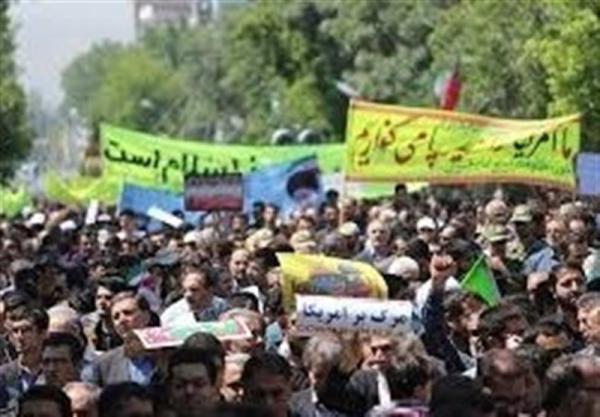  قیام نمازگزاران در محکومیت حمله ‌اسرائیل/ فقط انتقام‌ 