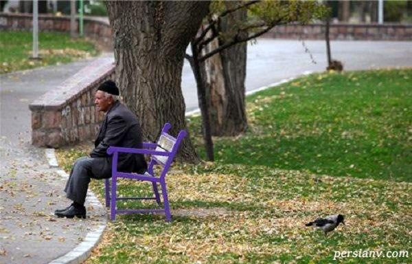 مهربانی در روزهای خالی تهران شکل این پیرمرد بالکننشین بود