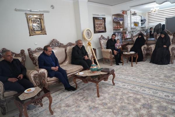 معاون استاندار اصفهان: خون پاک شهدا،همچون چراغی فروزان، راه مبارزه با ظلم را روشن نگه خواهد داشت 