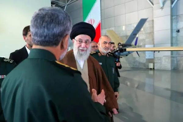 ویدیوی یگان 313 سایبری سپاه از حضور رهبر‌ انقلاب ‌در اتاق جنگ / بیچاره خواهید شد!