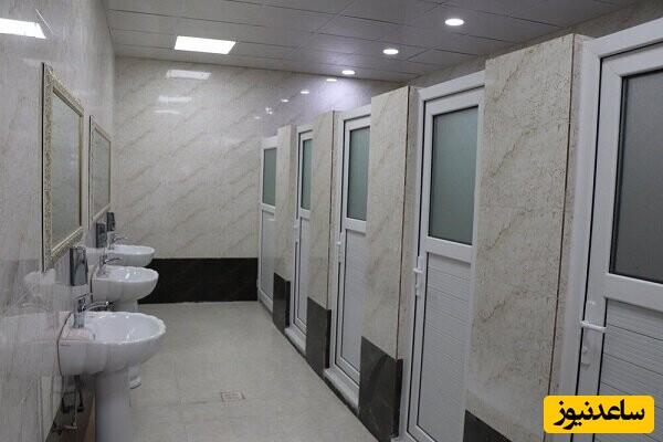 خلاقیت مشاغل؛ ابتکار خنده‌دار مسئول سرویس بهداشتی در استفاده از قوری بجای شیر روشویی بعد از دزدیده شدن چندباره‌یِ شیرآلات +ویدیو/ بیچاره دیگه زده به سیم آخر😂