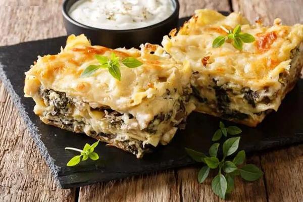 طرز تهیه لازانیای مرغ و ریحان با قارچ و سس بشامل