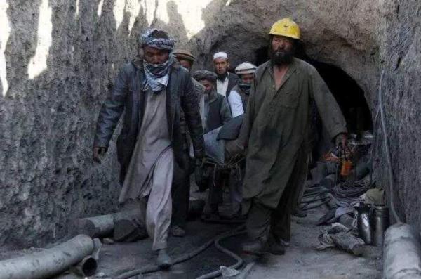 چهار کارگر معدن در پی ریزش تونل زغال‌سنگ در افغانستان جان باختند
