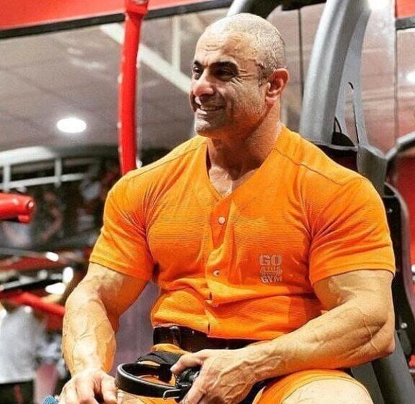 خلاقیت منحصر بفرد جعفر غفارنژاد، رقیب جدی هادی چوپان برای نشان دادن نمایی زیبا از خانه اش/گلدان های درب ورودی فوق العاده زیباست+عکس