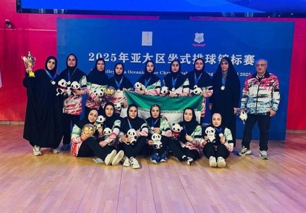 بازوبند مشکی بازیکنان والیبال نشسته بانوان در مراسم اختتامیه