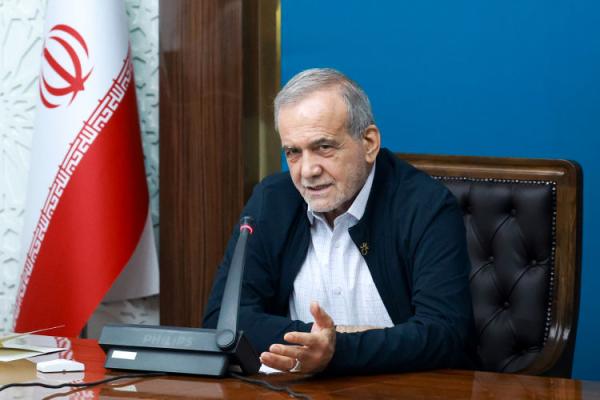  عکسی از مسعود پزشکیان در مراسم بزرگداشت شهید باقری 