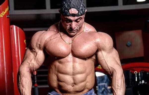 نگاهی به عینک دودی فانتزی جعفر غفارنژاد غول بابلسری داخل ماشین لاکچری اش/ رقیب مازنی هادی چوپان حجیم تر از همیشه +عکس