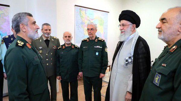  درخواست متفاوت سردار حاجی زاده و سلامی از رهبر انقلاب/ حضرت آقا گفتند شما اول باید یکی را پیدا کنید که برایتان خواب ببیند! 