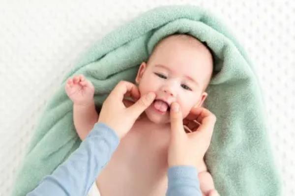 روش های موثر برای تقویت فک نوزاد