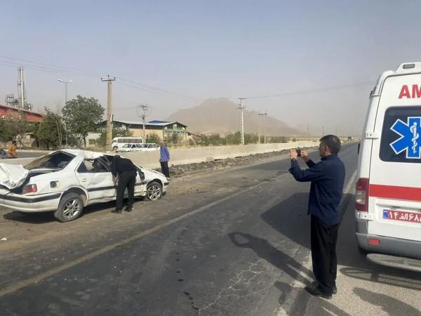 واژگونی پژو پارس در شازند، هفت مصدوم برجای گذاشت