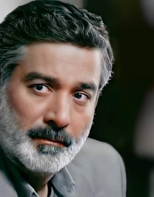 چیدمان میز رنگارنگ حمیدرضا پگاه، طاهای آوای باران و همسرش در یک کافه شیک ایرانی+عکس