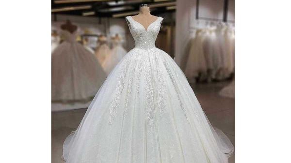 ازدواج همزمان عروس 33 ساله با 50 داماد!