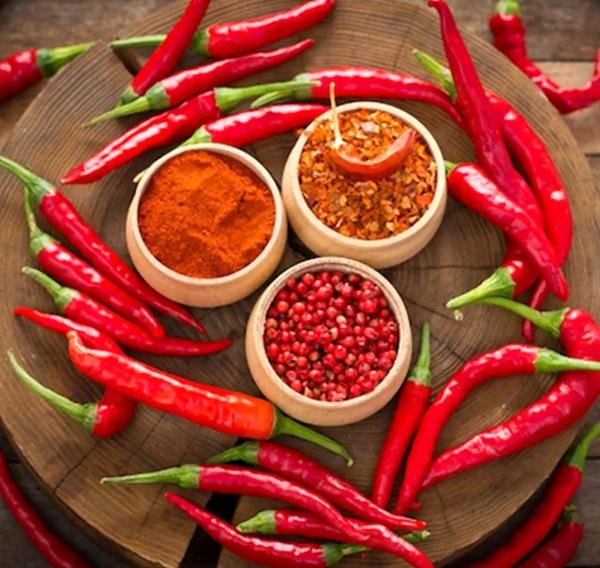 چگونه خوردن غذای تند بر سلامت دستگاه هاضمه تأثیر میگذارد؟