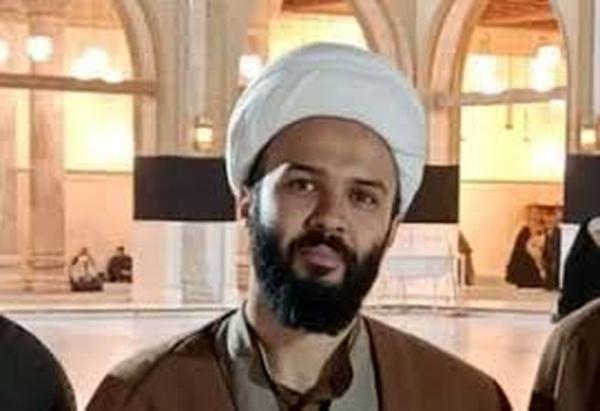پوشش متفاوت چند روحانی در مراسم تشیع پیکر یک شهید