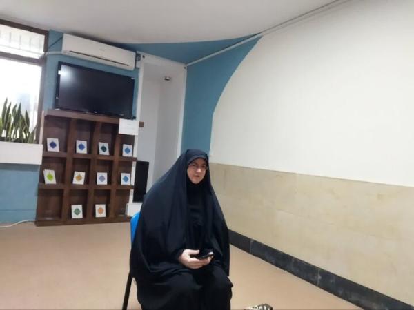 توهین به شخصیت های مذهبی و سیاسی ناپسند است