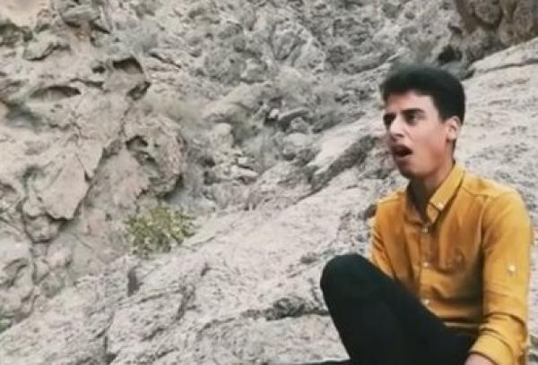 (ویدئو) غوغای صدای بهشتی پسر چوپان در کوه و دشت با خوانندگی آهنگِ یا برگرد یا دل را برگردان/بنازم به این صدا...