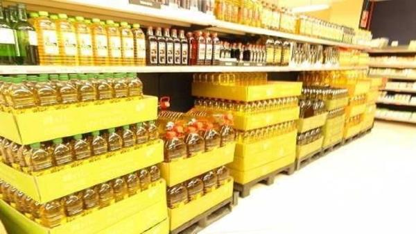 توزیع ۱۲۵۰ تن روغن خوراکی در فروشگاهها و روستابازارها