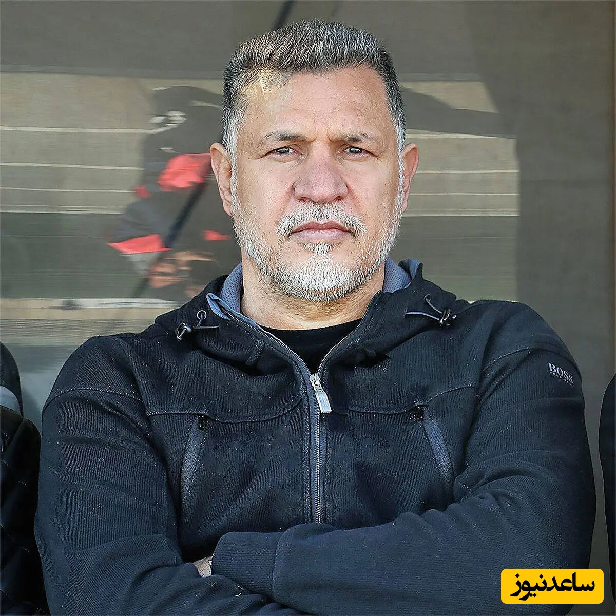 حضور علی دایی در رستوران پر زرق و برق فریبا نادری، با لوسترهای کریستالی بزرگ، سقف آینه کاری شده و علم/ شمام یاد حرم امام رضا افتادین؟