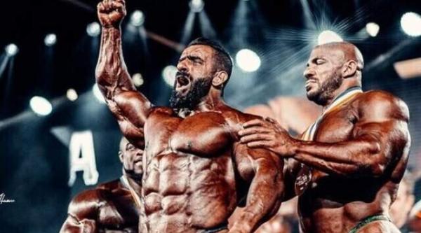 قربون صدقه رفتن بانمک هادی چوپان برای پیج باشگاه فوق مدرنش در شیراز +عکس/ گرگ پارسی: قربون اون تیک آبیت برم!!!