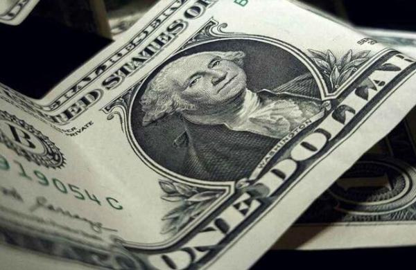  دلار جهانی به کف قیمت چند ساله سقوط کرد 