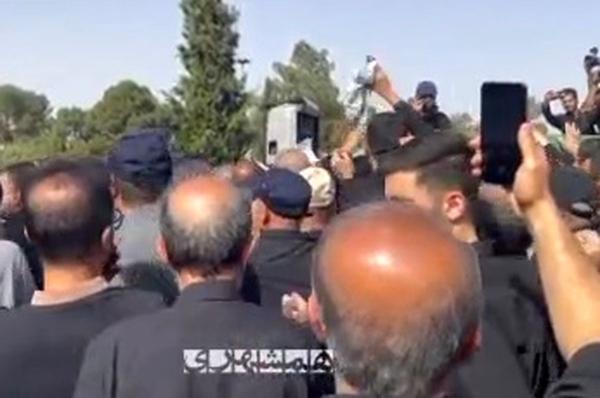   پیکر سردار حاجی زاده وارد قطعه مدافعان حرم شد 