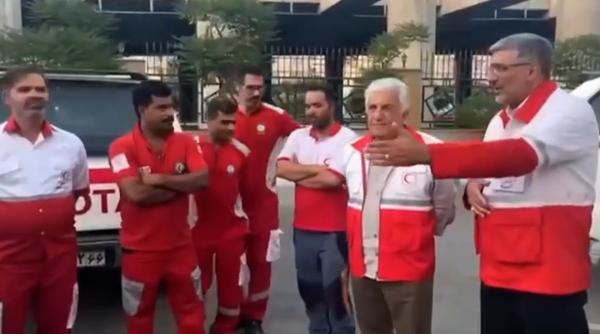 رضا کیانیان با لباس هلال احمر در صف امدادگران 