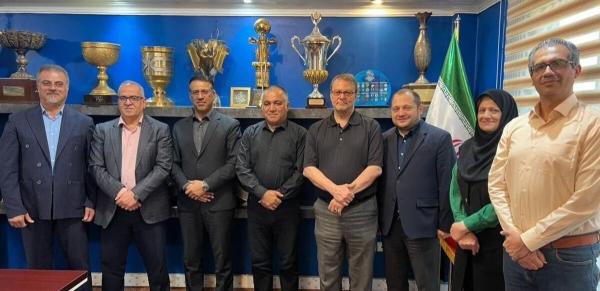  رئیس هیات مدیره هلدینگ خلیج فارس: برای موفقیت استقلال تلاش کنید 