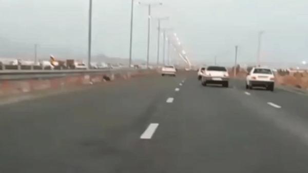 ببینید| حرکات نمایشی و تصادف وحشتناک پژو 405 در جاده کلاته زاهدان