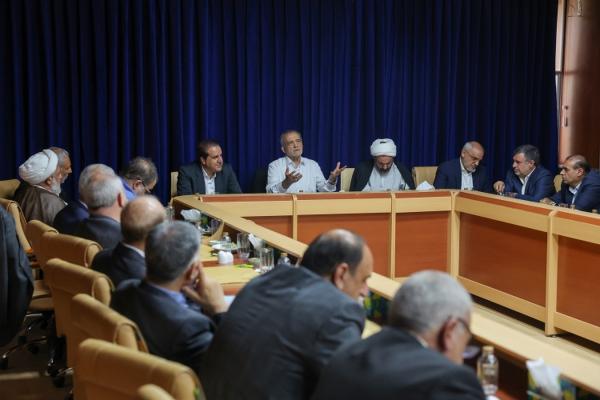  پزشکیان:،ایلام از همه امکانات لازم برای توسعه برخوردار است 