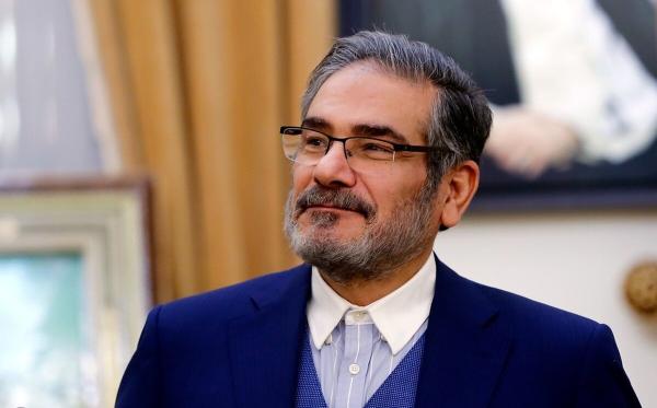 یادی کنیم از پوشش متفاوت علی شمخانی در یک مراسم خاص