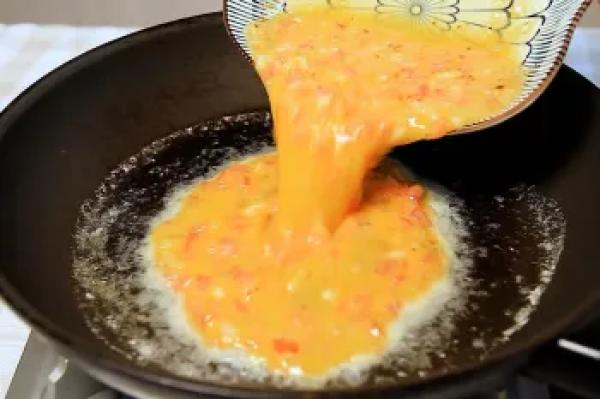 دیگه تخم مرغ سرخ نکنید / طرز تهیه صبحانه رستورانی با تخم مرغ