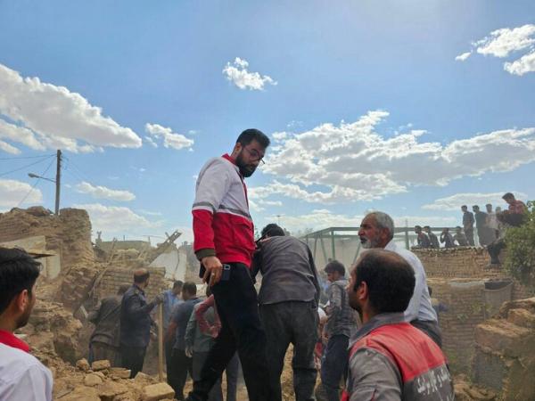 امدادرسانی و آواربرداری توسط جمعیت هلال احمر ادامه دارد